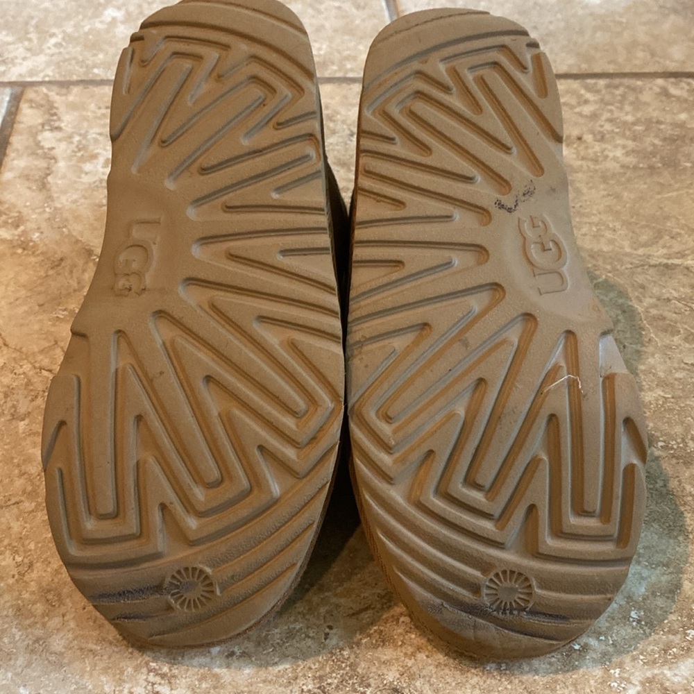 UGG shoes - Picture 6 of 6